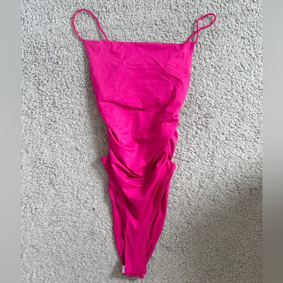 shein petite pink ruched solid bodysuit - Picture 2 of 4